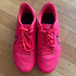 Youth Nike Tiempo pink cleats!